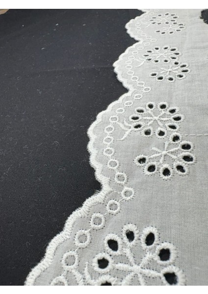 Çiçek Desenli Beyaz Güpür 1 Metre