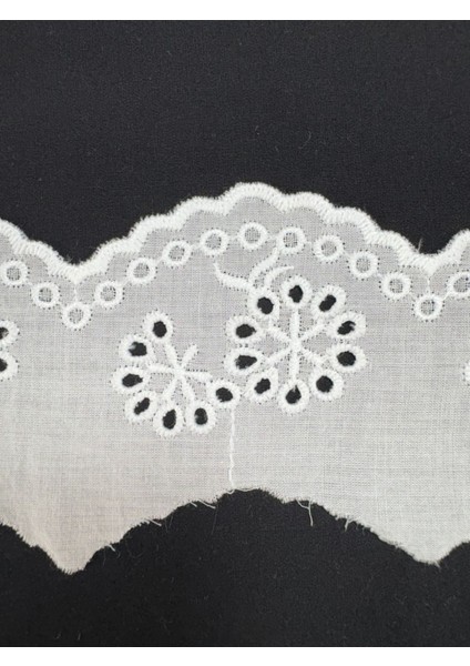 Çiçek Desenli Beyaz Güpür 1 Metre modelleri