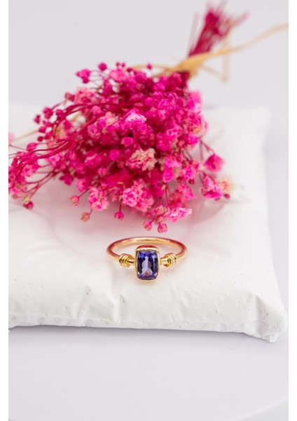 Dikdörtgen Tanzanit Taşlı Altın Yüzük – 14 Ayar Zarif ve Modern Tasarımlı Altın Aksesuar