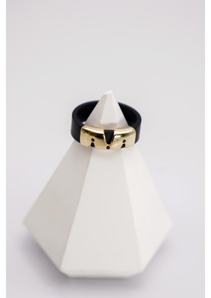 14 Ayar Altın Detaylı Siyah Kauçuk Yüzük – Cesur ve Modern Stilde Özgün Yüzük Modeli