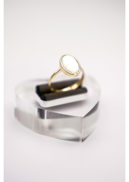 14 Ayar Altın Oval Opal Taşlı Yüzük – Sade Tasarım Sevenler Için Zarif Dokunuş fiyatları