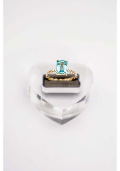 14 Ayar Altın Örgü Formlu Mavi Topaz Yüzük – Modern ve Zarif Tasarım Detaylarıyla