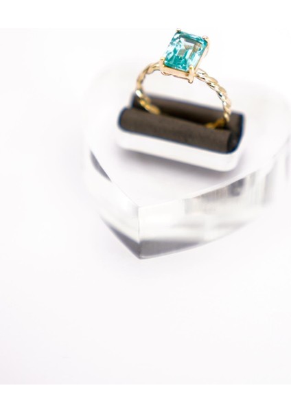 14 Ayar Altın Örgü Formlu Mavi Topaz Yüzük – Modern ve Zarif Tasarım Detaylarıyla modelleri