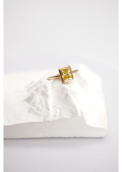14 Ayar Altın Sitrin Taşlı Yüzük – Modern Kesim Sarı Taşlı Şık ve Minimal Yüzük
