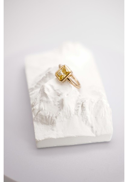 14 Ayar Altın Sitrin Taşlı Yüzük – Modern Kesim Sarı Taşlı Şık ve Minimal Yüzük modelleri