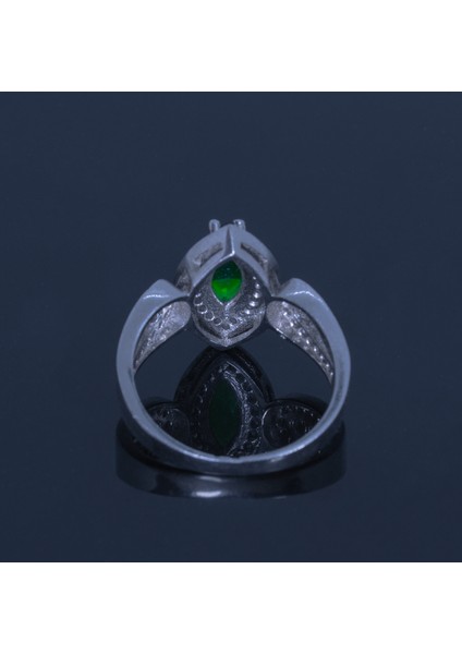 Zümrüt Taşlı 925 Ayar Saf Gümüş Kadın Yüzük Parmağa Göre Ayarlanır 4.32 gr modelleri