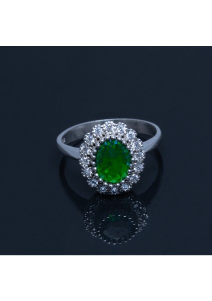 Zümrüt Yeşili Taşlı 925 Ayar Gümüş Kadın Yüzük Parmağa Göre Ayarlanır 3.81 gr