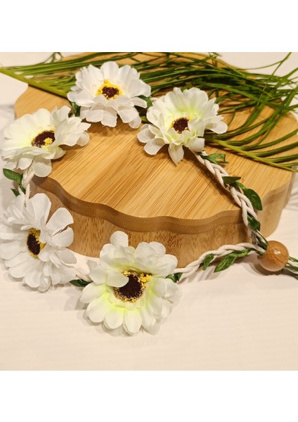 Gösterişli Çiçekli Figürlü Örgü Taç fiyatları