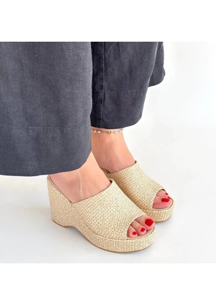 Tlay Bej Hasır Dokumalı Dolgu Topuk Terlik fırsatları