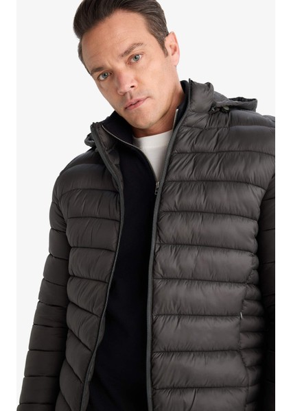 Su İtici Slim Fit Dar Kesim İç Cep Detaylı Kapüşonlu Fermuarlı Cepli Şişme Mont N4661AZ25AU fırsatları