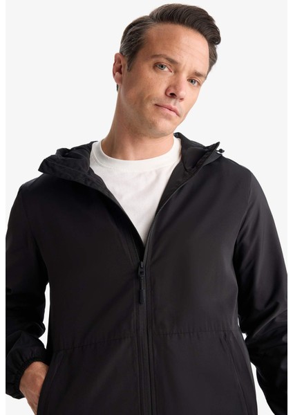 Su İtici Slim Fit Dar Kesim File Astarlı Kapüşonlu Fermuarlı Mevsimlik Baharlık Yağmurluk Mont C5821AX25AU fırsatları