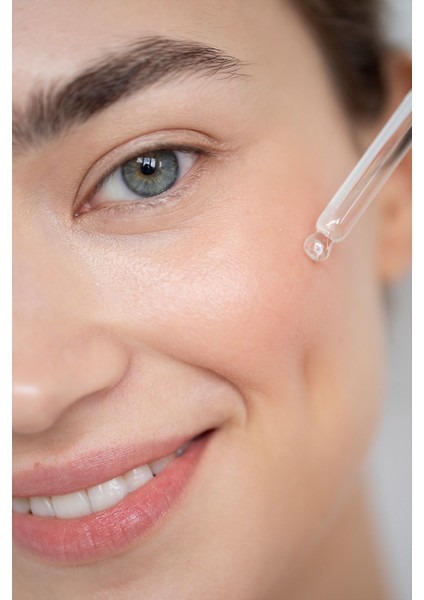 C Vitamini ve Ferulik Asit İçeren Aydınlatıcı Nemlendirici Serum 30 ml Karma Ciltler İçin indirimleri