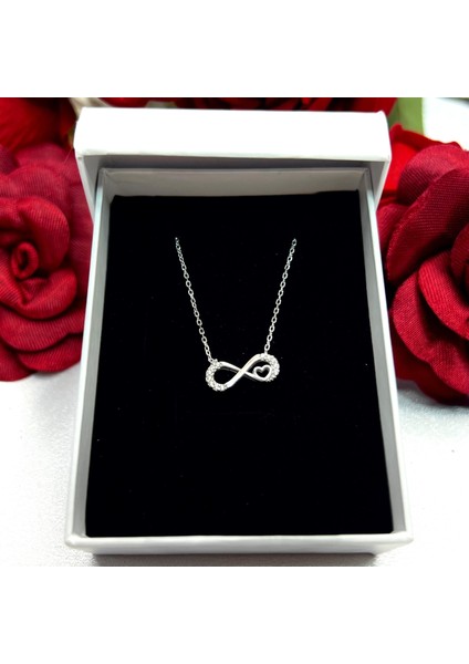 Kalp Detaylı Sonsuzluk Kadın Kolyesi 925 Ayar Gümüş Zincirli Rodyumlu Zirkon Taşlı