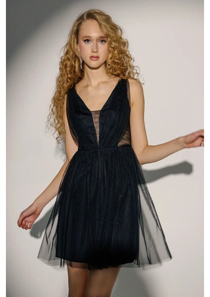 Kadın V Yaka Panelli Mini Skater Tül Elbise Siyah