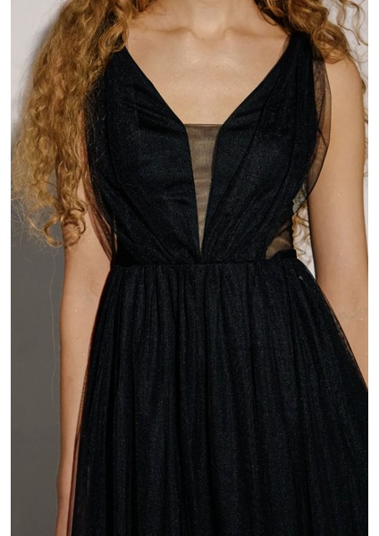 Kadın V Yaka Panelli Mini Skater Tül Elbise Siyah fırsatları