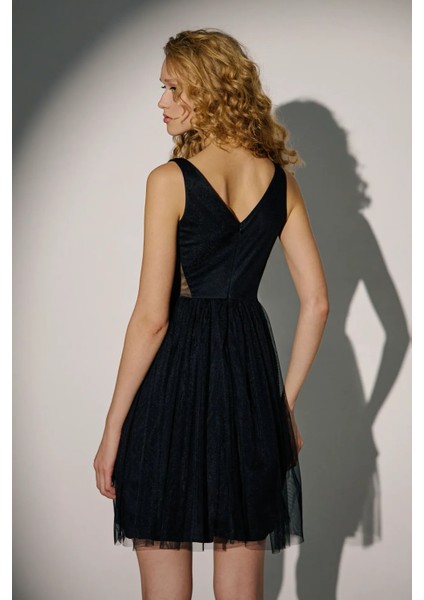 Kadın V Yaka Panelli Mini Skater Tül Elbise Siyah indirimleri