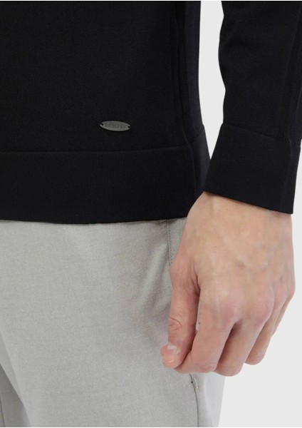 Siyah Bisiklet Yaka Jakarlı Triko Kazak fırsatları