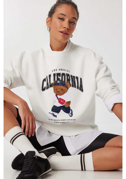 Ayıcık Armalı Baskılı Oversize Örme Sweatshirt LMC0074 Ekru modelleri