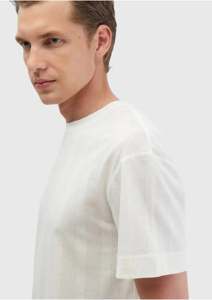 Ekru Jakarlı Bisiklet Yaka %100 Pamuk T-Shirt fırsatları