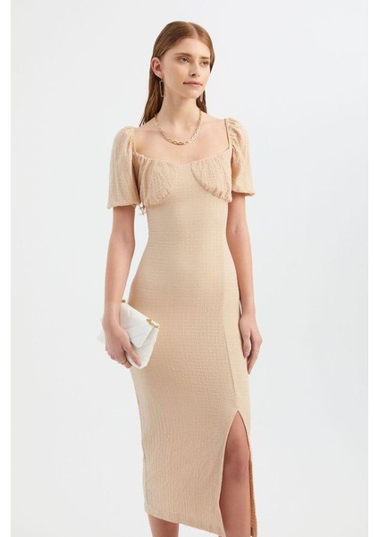Kadın Yan Yırtmaçlı Fırfırlı Kollu Sweetheart Yakalı Midi Elbise Natural
