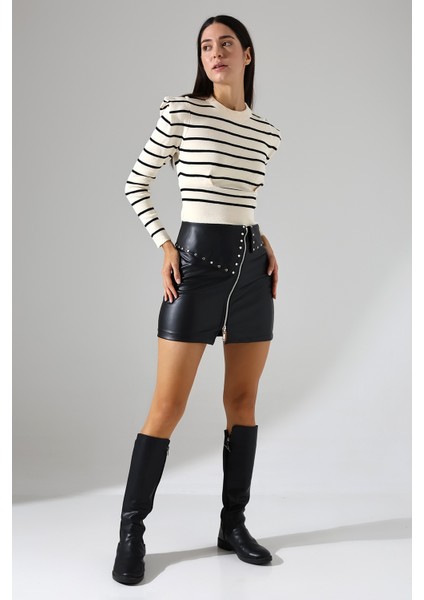Siyah Deri Zımbalı Mini Etek