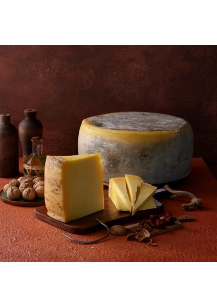 Kars Malakan Eski Kaşar Peyniri 2 Yıllık Şirden Mayalı 2 kg Kaşarcızade