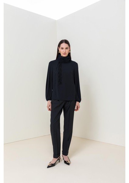 Yaka Detay Dökümlü Bluz 26W10820