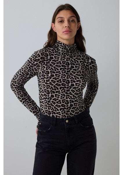 Leopar Desenli Yarım Balıkçı Yaka Slim Fit Uzun Kollu Üst fiyatları