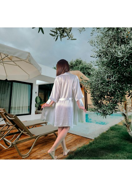Beyaz Kısa Saten Kimono | Kadın Ipek Sabahlık | Lüks Ev Giyimi & Hediye Seçeneği S fiyatları