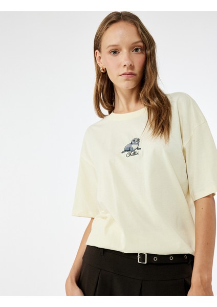 Kısa Kollu Bisiklet Yaka Nakışlı Oversize Tişört fiyatları