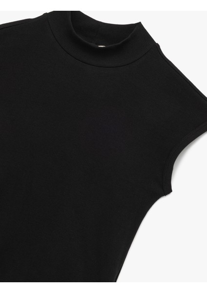 Kolsuz Pamuklu Dik Yaka Tişört indirimleri