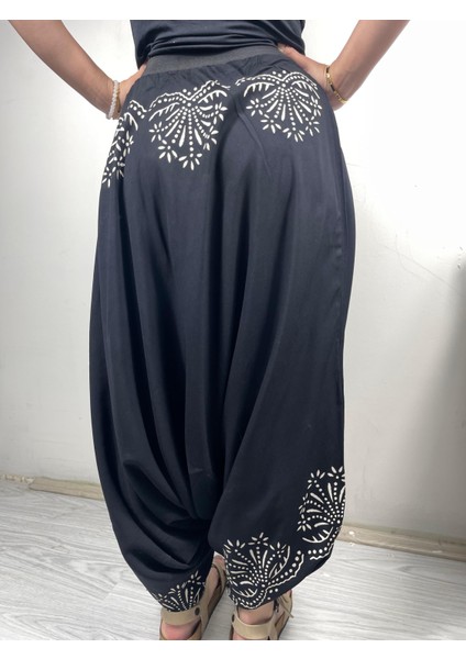 Siyah El Baskılı Etnik Desenli Şalvar Pantolon – Rahat Salaş Kesim, Lastikli Bel fırsatları