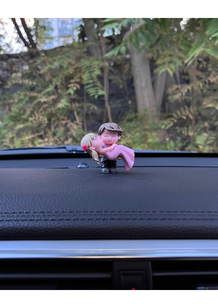 Araba Içi Torpido Üstü Kucaklaşan Gelin Damat Çift Biblo Aksesuar Torpido Süsü Sevgiliye Hediye modelleri