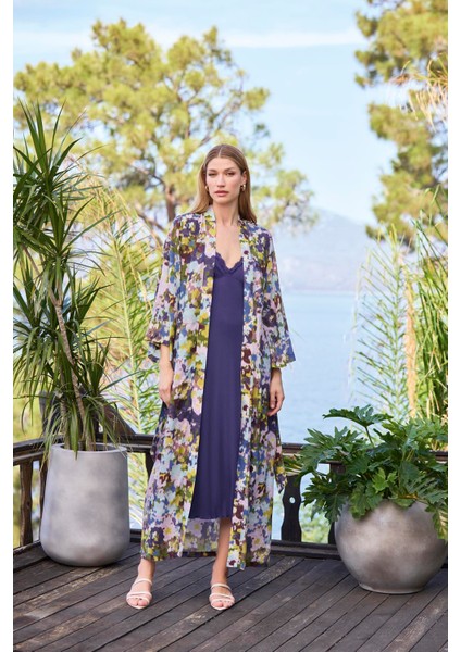 Kadın Desenli ve Dekolteli Dantelli Sabahlık Takımı 25050