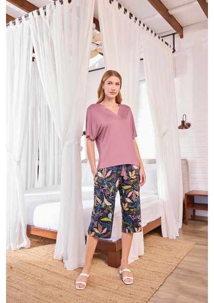 Kadın Yaprak Desenli Kısa Kollu V Yaka Kapri Takımı 25121 fırsatları
