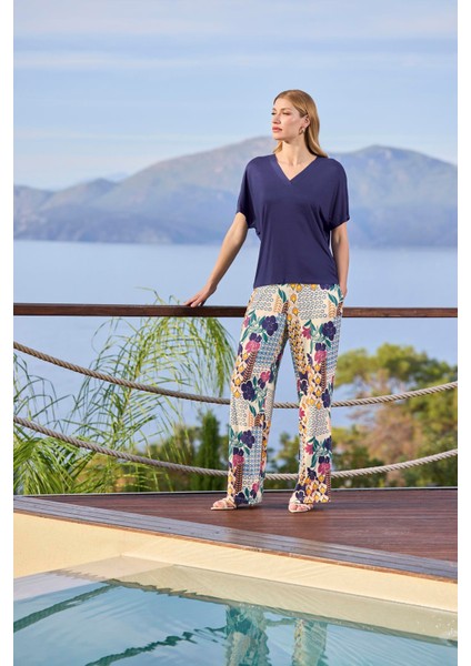 Kadın Çiçek ve Yaprak Desenli Kısa Kollu V Yaka Pijama Takımı 25087
