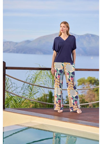 Kadın Çiçek ve Yaprak Desenli Kısa Kollu V Yaka Pijama Takımı 25087 fırsatları