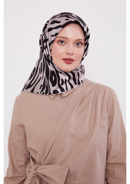 Siyah Leopar Desen Twill İpek Eşarp fırsatları