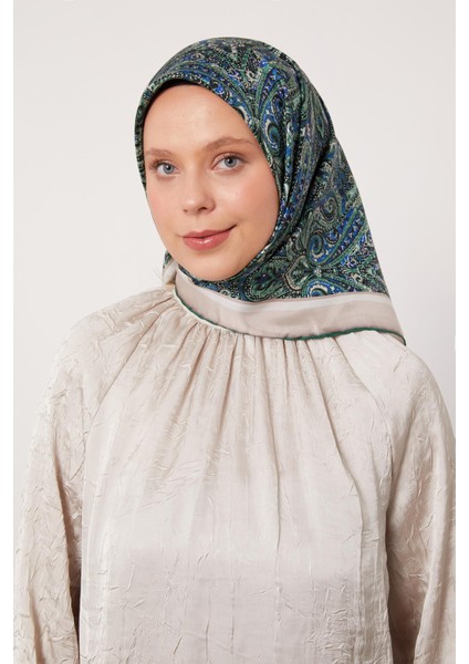 Yeşil Etnik Desen Twill Ipek Eşarp fırsatları