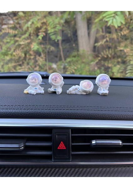 Sevimli Astronotlar Araba Içi Torpido Üstü Biblo Aksesuar Torpido Süsü 4 Adet Sevgiliye Hediye