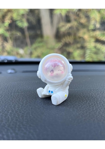 Sevimli Astronotlar Araba Içi Torpido Üstü Biblo Aksesuar Torpido Süsü 4 Adet Sevgiliye Hediye