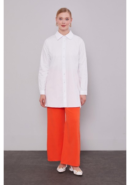 Beyaz Düz Düğme Detaylı Gömlek