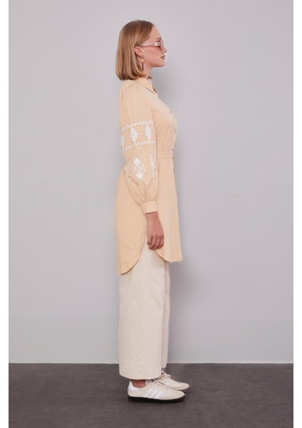 Bej Kolları Desenli Yırtmaç Detaylı Tunik fiyatları