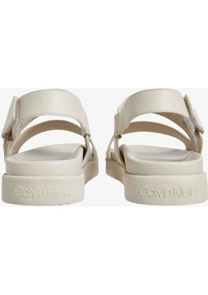 Flat Sandal Metal Logolu Kadın Sandalet modelleri