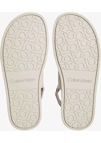 Flat Sandal Metal Logolu Kadın Sandalet indirimleri