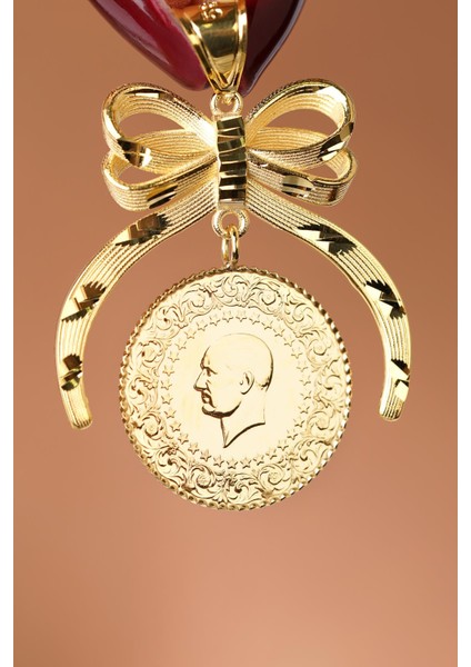 14 Ayar Altın Kalem Işlemeli Fiyonklu Çeyrek Altın Kolye Ucu