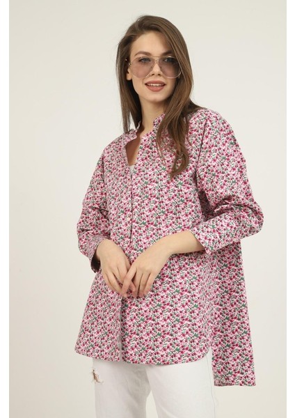 Kırmızı V Yakalı ve Desenli Gömlek