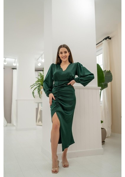Zümrüt V Yaka Saten Elbise fırsatları