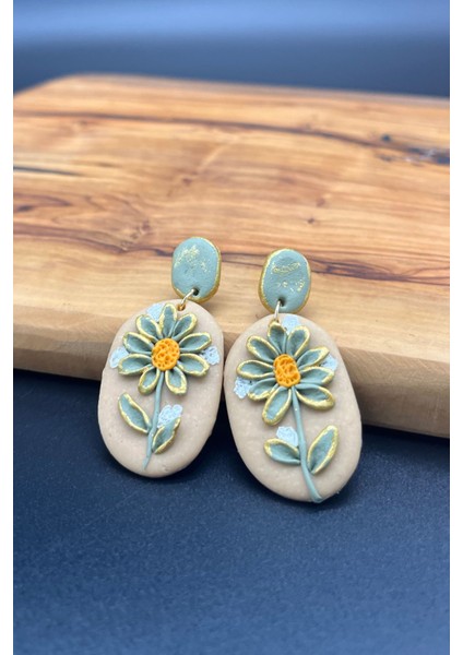 Miyapetya Özel Tasarım Modern Altın Renk Dokunuşlu Çiçek Desenli El Yapımı Polimer Kil Küpe indirimleri