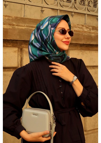 Buz Mavisi Kare Bombe Görünümlü Omuz Çantası